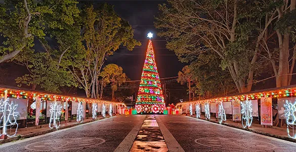 celebrate-christmas-in-the-philippines-beaches-traditions-and-festive-warmth-mid-content-1